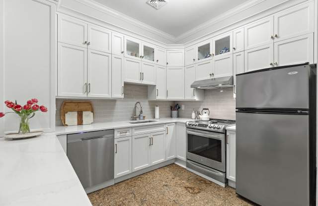 300 HUDSON ST photos photos