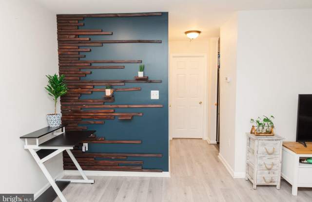 9576 JAYHAWK Terrace Gallery 2