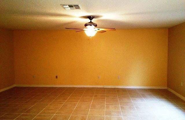120 King Arthur Ct Gallery 3