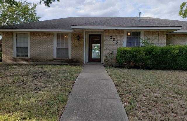 205 Iroquois Lane - 205 Iroquois Lane, Waxahachie, TX 75165