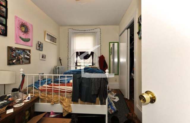 NIce 4 bed in Washington Square Gallery 3