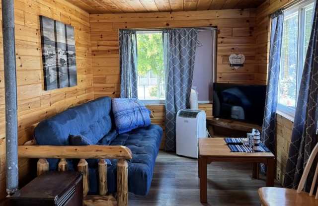 117 Fourth St Cabin 8 Gallery 2