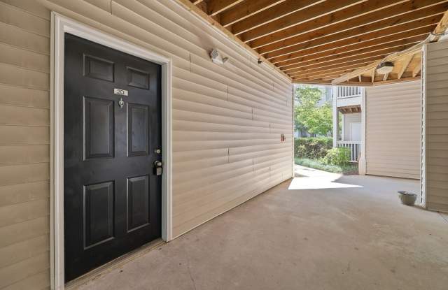 270 Riverbend Drive- 2D **1/2 off the first month's rent AND a lower price!!** Gallery 3