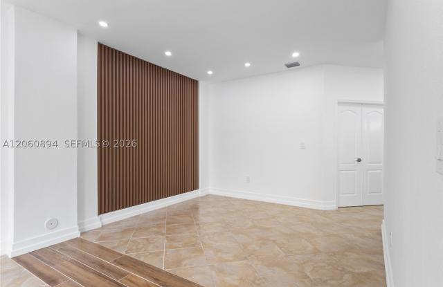 5502 NW 112th Ct Gallery 3