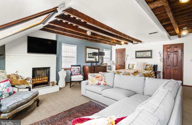 516 S 3RD Street unit: 3 photos photos