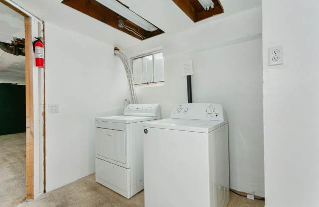 3 Bed 2 Bathroom with yard in Lakewood! Gallery 4