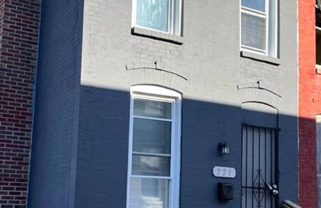 Recently Renovated 2 Bed 1 Bath Ready To Move In ASAP photos photos