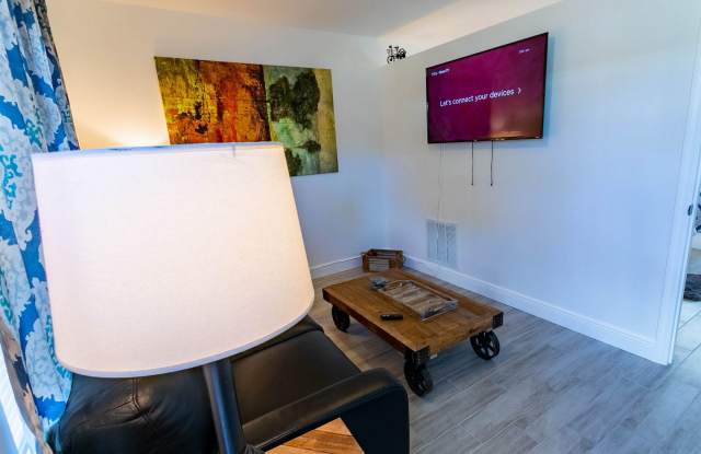 916 N Victoria Park Rd # 1 Gallery 4