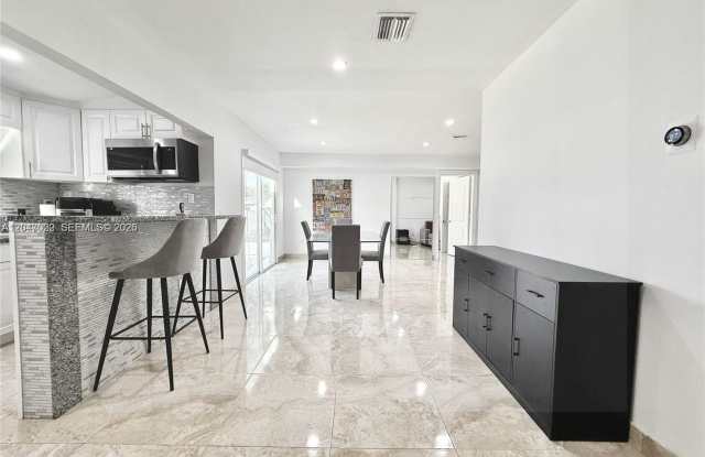 947 NE 149th Street 0, Miami, FL 33161 Gallery 3