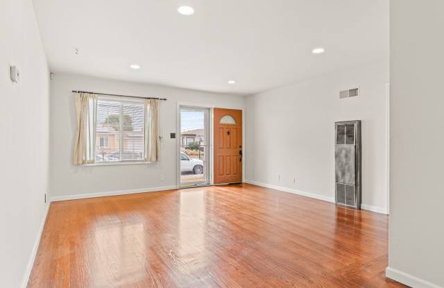 Renovated Modern 3-Bed, 1-Bath Home in Hayward w/ Spacious Rear Yard Gallery 4