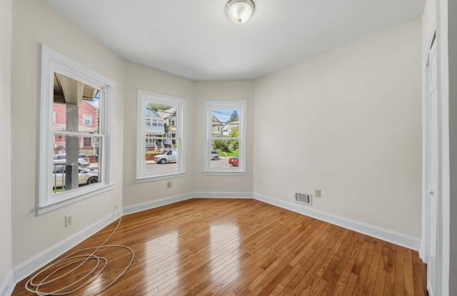 136-138 Elm Street - 1 FL Gallery 3