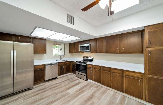 East Side Remodeled 2 Bdrm Townhome photos photos