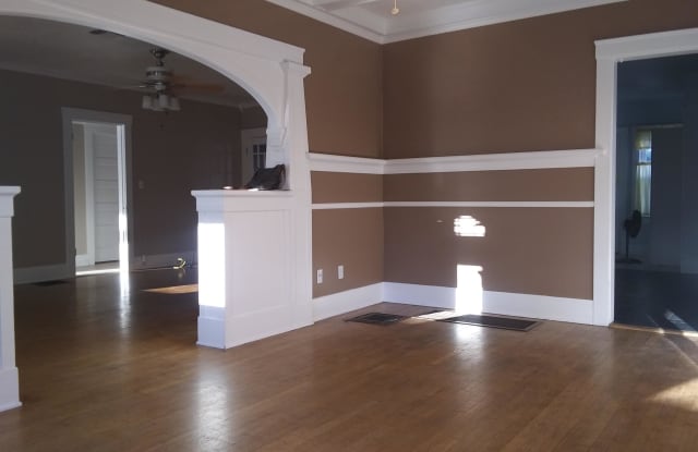 2520 North Wishon Avenue Gallery 2