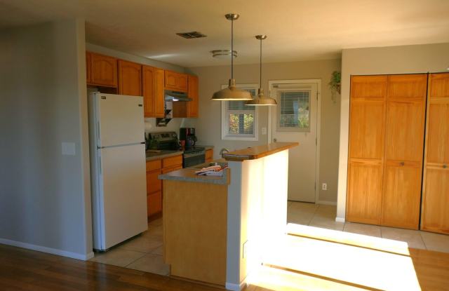 Charming 3 bedroom 1 bath Sheridan Park/Manette Duplex photos photos