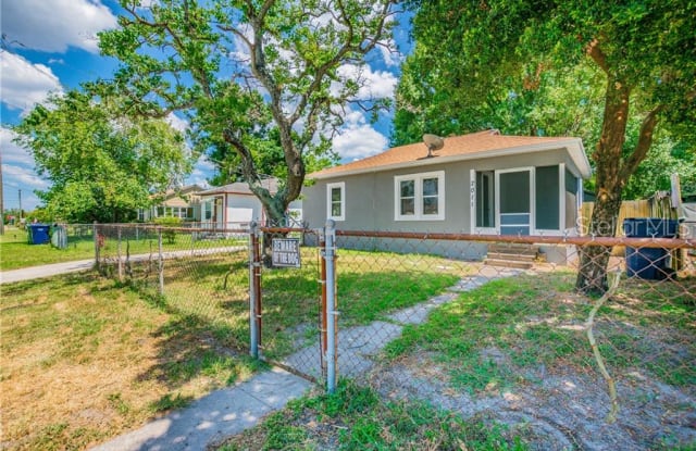 2011 OCEANVIEW PLACE - 2011 Oceanview Pl, Tampa, FL 33605