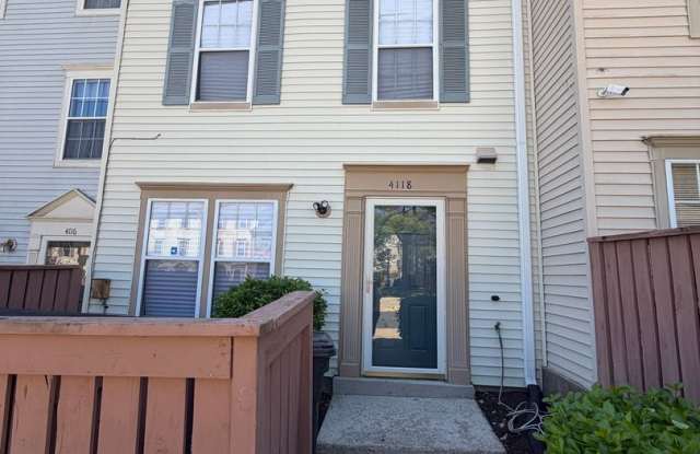 3 LEVEL TOWNHOUSE WITH 3BEDROOMS AND 2 FULL BATHS photos photos