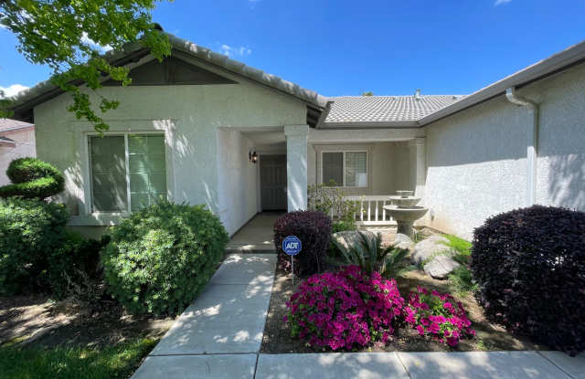 Lovely NW Visalia home coming soon! photos photos