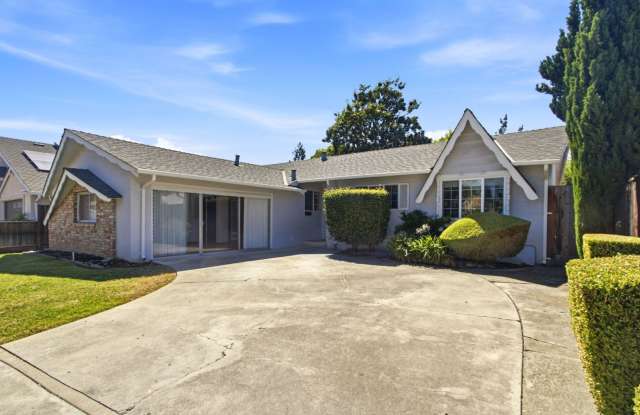 Centrally Located Single-Family Home Gallery 1