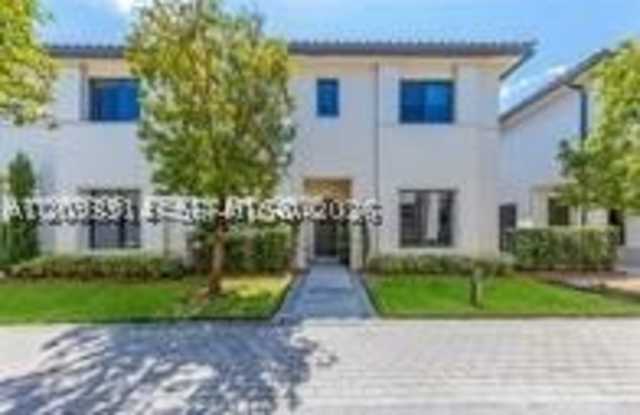 4315 NW 81st Ct Gallery 2