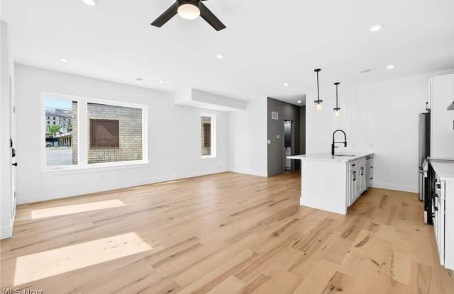 1348 W 78th Street Gallery 3