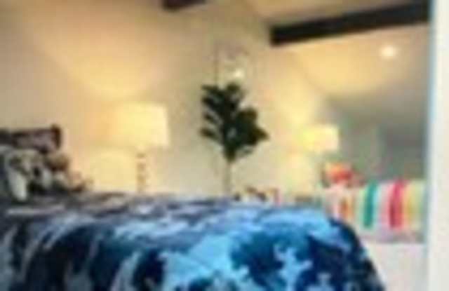 1115 W Lombard St Gallery 2