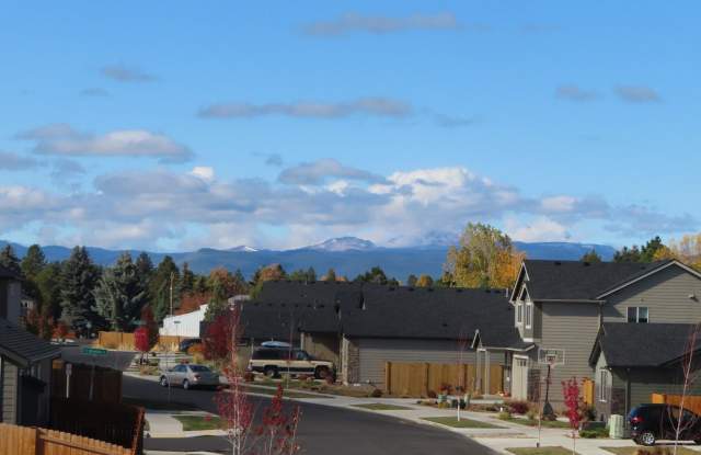 61824 SE FINN PLACE, BEND, OR 97702 – BIG SKY VILLAGE Gallery 4