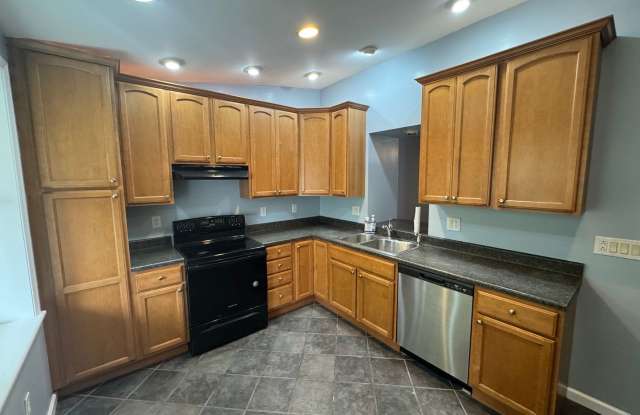 Manayunk Beautiful 4 Bedroom Row $2,250/month Gallery 3
