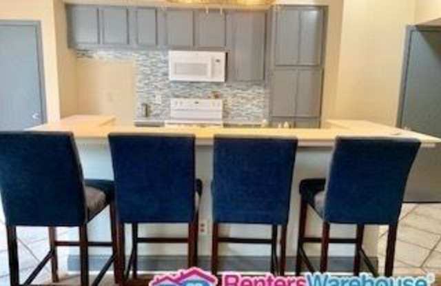 2165 Lake Village Dr Gallery 4