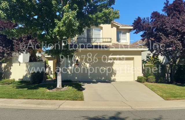 East Roseville, Quiet, Peacful Setting, Beautiful Courtyard entrance 3 Bedroom 2.5 Bathroom, Loft Low Maintenance rear Yard Gallery 1