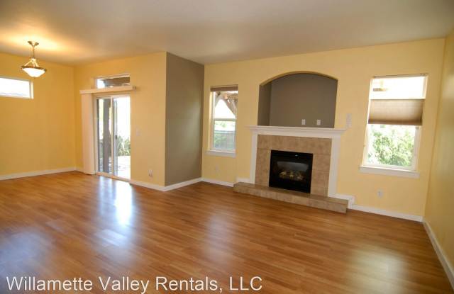 3904 Bentley Dr NE Gallery 3