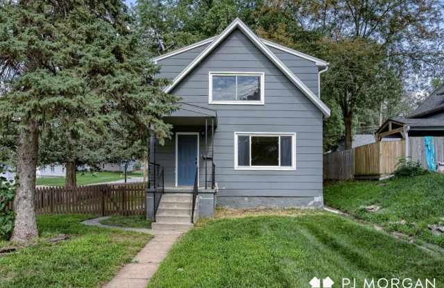 3 bedroom, 2 bathroom House Available Immediately photos photos