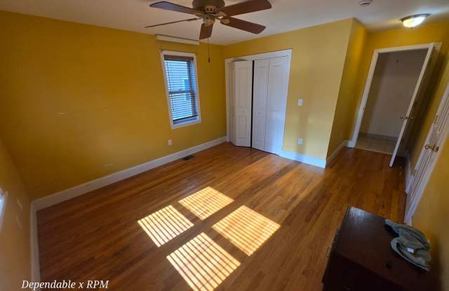 Spacious and Rare 3 Bd 2 Bath Near Fort Hill With Off Street Parking Gallery 4