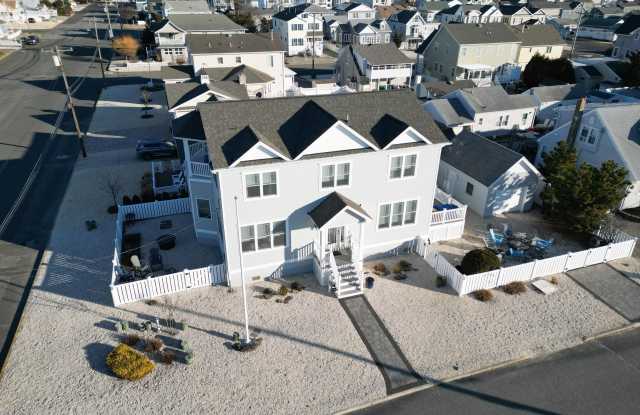 1607 Baltimore Avenue Gallery 2