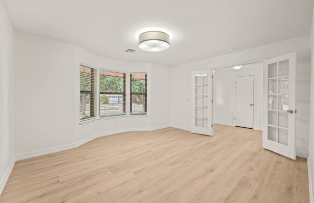 Freshly Remodeled 3 Bed / 2 Bath in Edmond | Steps from Oklahoma Christian University Gallery 4