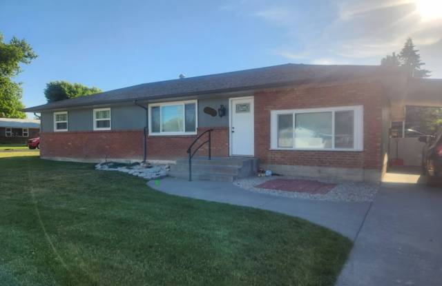 Classic Brick 3 bed, 1.5 bath with upgrades, fenced back yard, carport and garage. photos photos