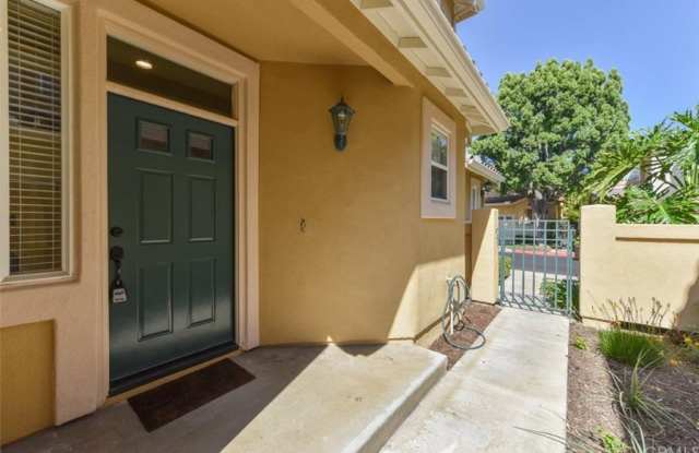 15 Santa Catalina Aisle Gallery 4