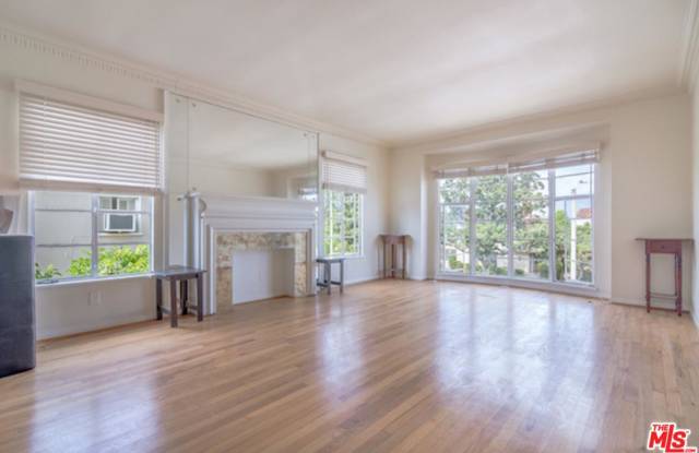 1757 KELTON Avenue Gallery 3