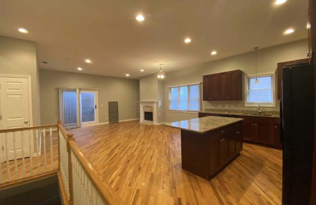 1528 W Greenleaf Ave photos photos