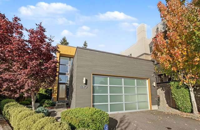 Stunning Contemporary Home in Desirable Pinehurst! Available Now! Gallery 1