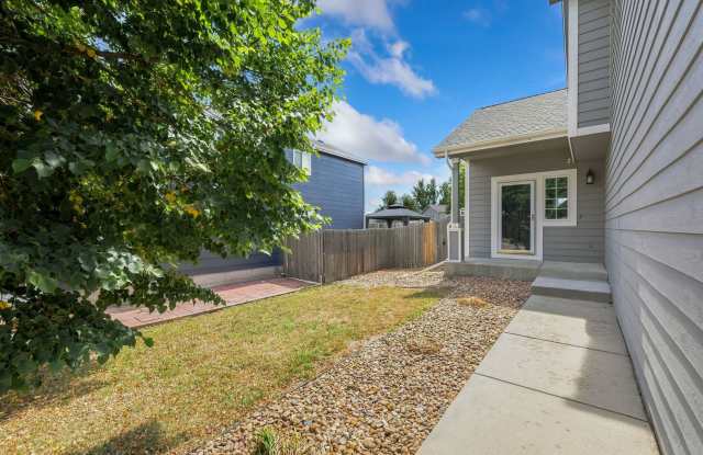 Updated 4-bed, 3.5 Bath, 2-Car Home in Settlers Village Gallery 3