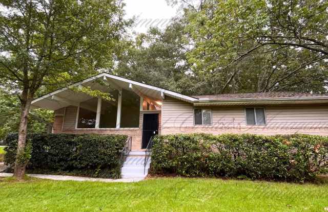 Feel Presidential in this Comfortable Home 3 bedroom 1 bath home on Eisenhower Circle. photos photos