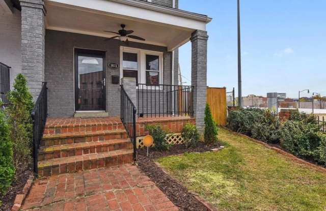 1615 Lyman Place Northeast - 1 photos photos