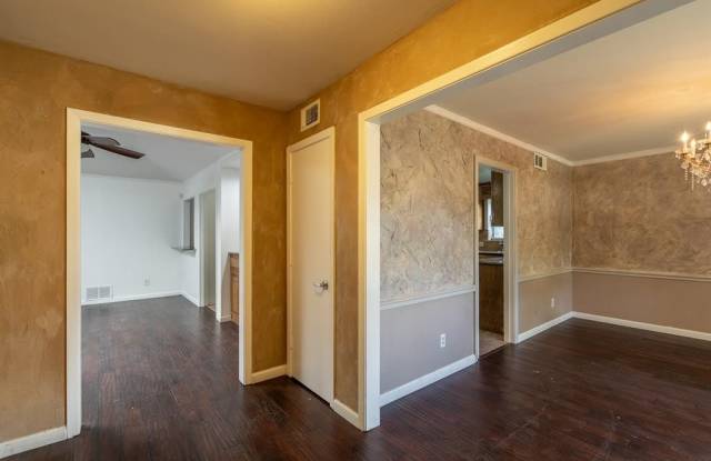 10725 Royal Park Drive Gallery 4
