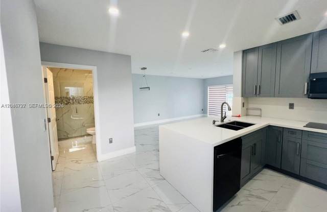 12526 NW 11th Trail 207, Miami, FL 33182 - 2468 Gallery 3