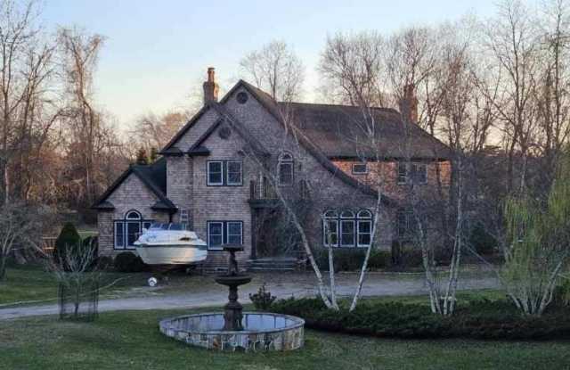 9 Locust Woods Drive Gallery 2