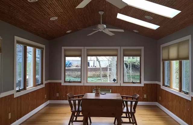 Beautiful 3BR Home with Solar Panels in Winslow Farm! Gallery 4