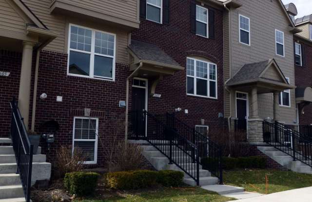 2609 Helmsdale - 2609 Helmsdale Circle, Rochester Hills, MI 48307
