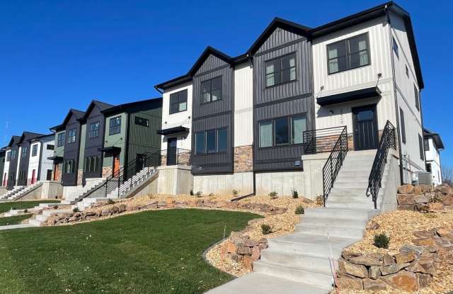 Brand New Luxury Townhomes: 3BR, 2.5 Bath Altoona WI - 2527 Otter Tail Way, Altoona, WI 54720