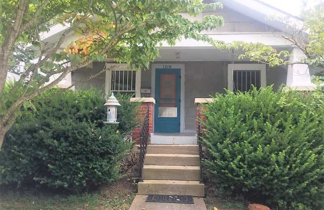 2 bedroom, 1 bath Bungalow - Available Now! photos photos 2 bedroom, 1 bath Bungalow - Available Now! photos photos