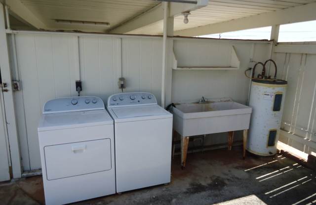 Pearl City single level 3 Bedroom, 1.5 Bath, 2 Car Caport Gallery 4